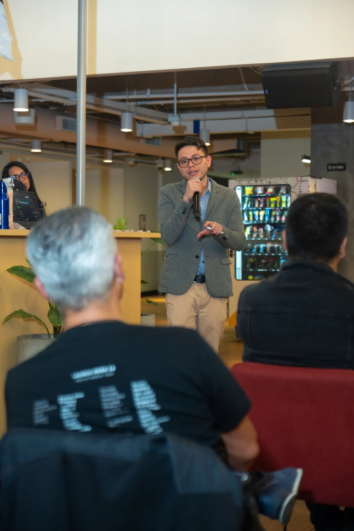 Networking en evento AWS User Group Bogotá