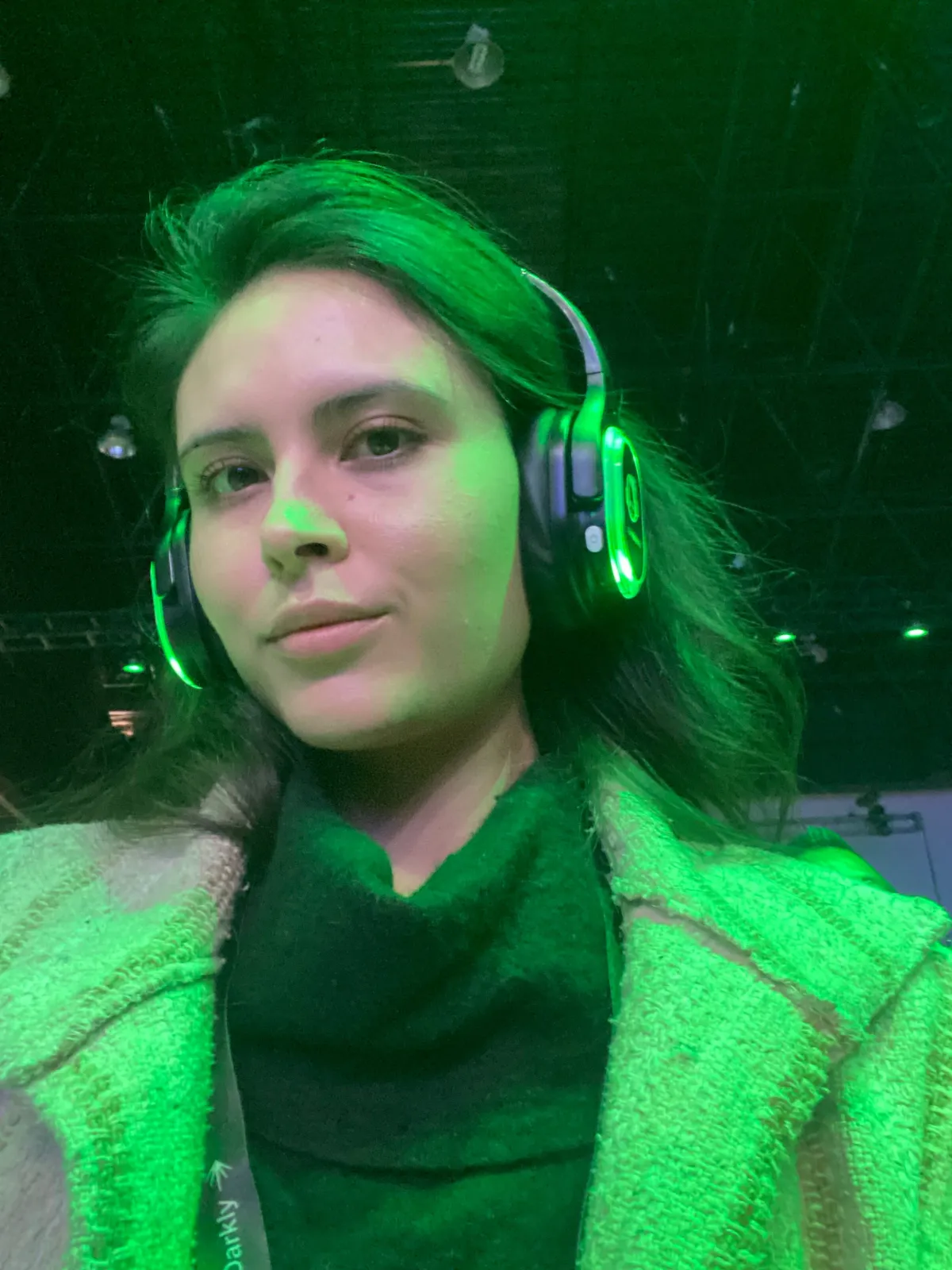 Sesiones paralelas con audífonos de traducción en AWS Summit CDMX 2023