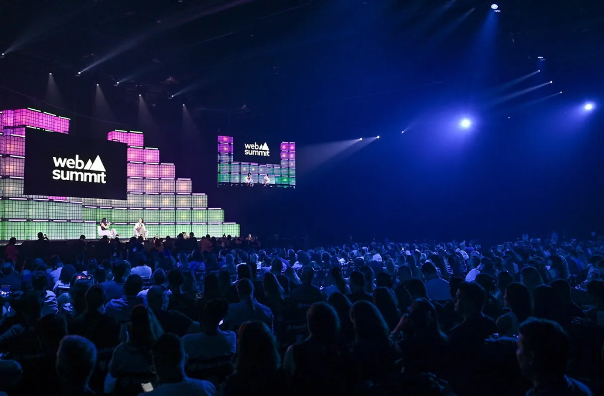 Speaker en Centre Stage, dia 1 de Web Summit Rio 2025